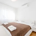 Nice Apartment In Brodarica With House Sea View * 布罗达里卡