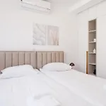Nice Apartment In Brodarica With House Sea View