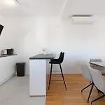 公寓 Nice Apartment In Brodarica With House Sea View