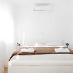 公寓 Nice Apartment In Brodarica With House Sea View 布罗达里卡