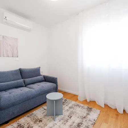 Apartman 2 Bedroom Awesome In Brodarica