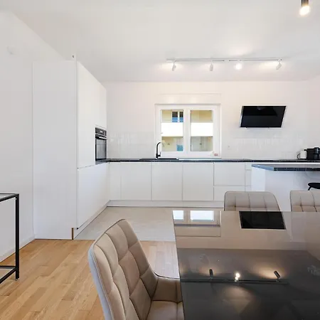 Apartman Lovely In *