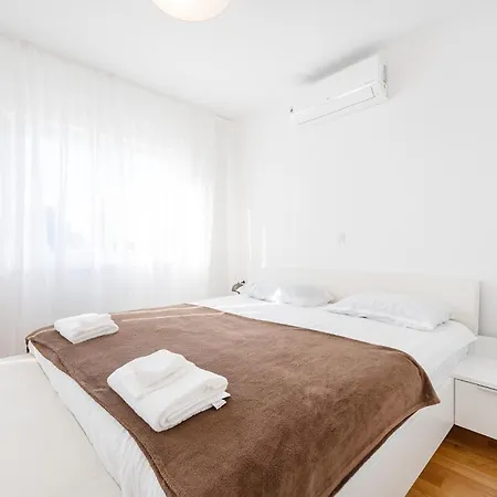 2 Bedroom Awesome In * Brodarica