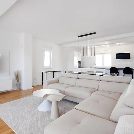 Apartman Lovely In *