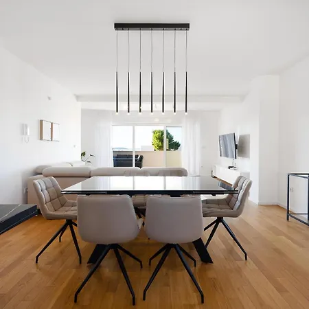 2 Bedroom Awesome In Apartman Brodarica