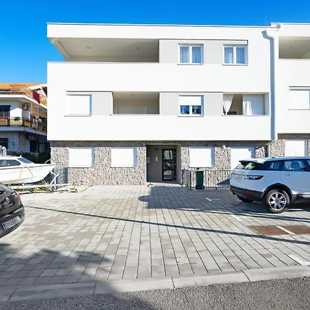 Nice Apartment In Brodarica With House Sea View 公寓 布罗达里卡