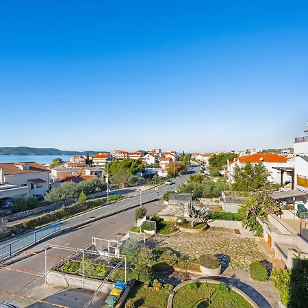 Nice Apartment In Brodarica With House Sea View *