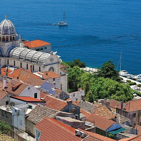 Nice Apartment In Brodarica With House Sea View